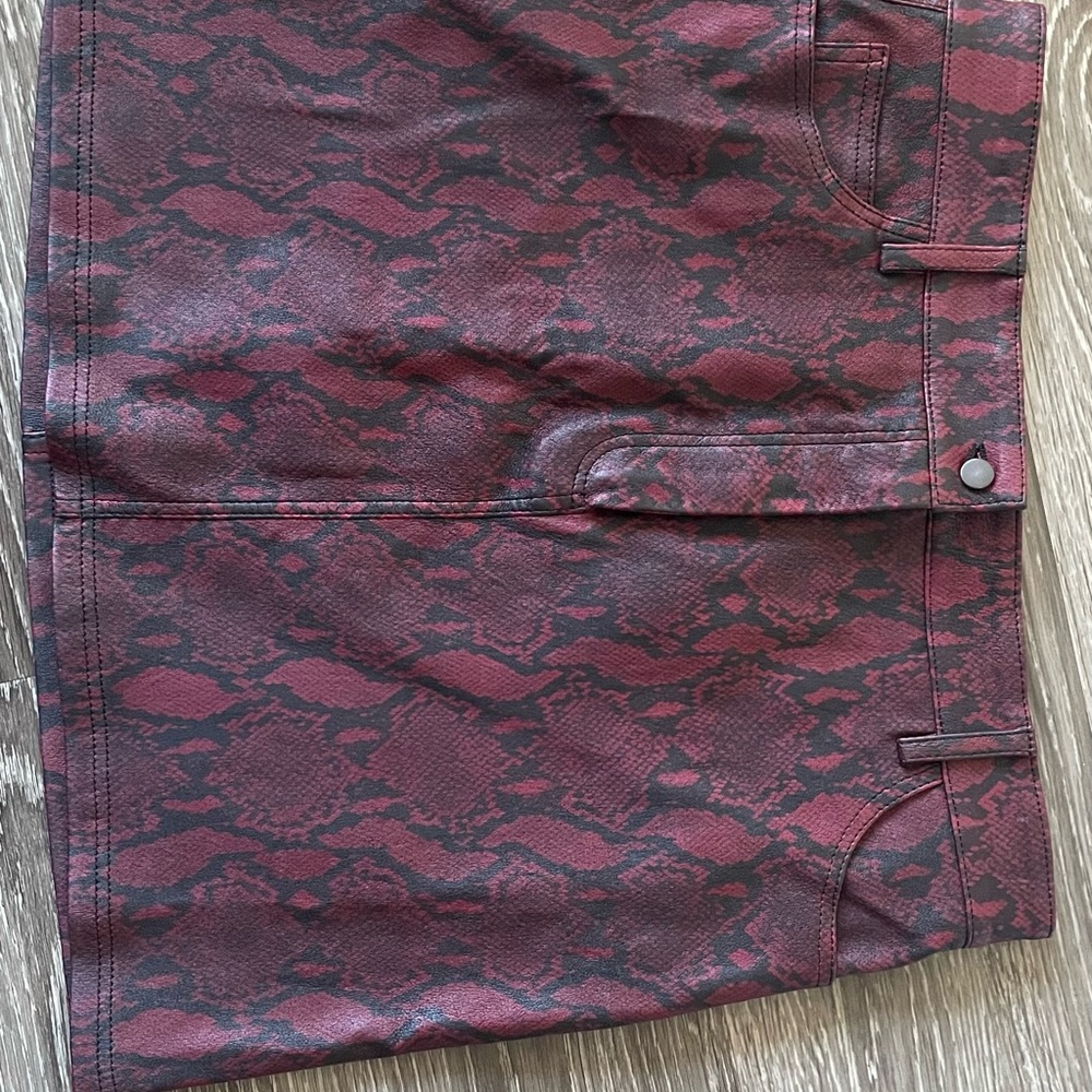 ALC Troy Genuine Leather Mini Skirt, Size 10 - Picture 2 of 2